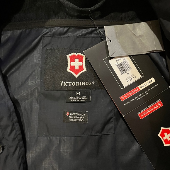Victorinox Rain Coat / Wind Breaker -new with tags (Med) - Picture 4 of 4